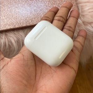AirPods charging case